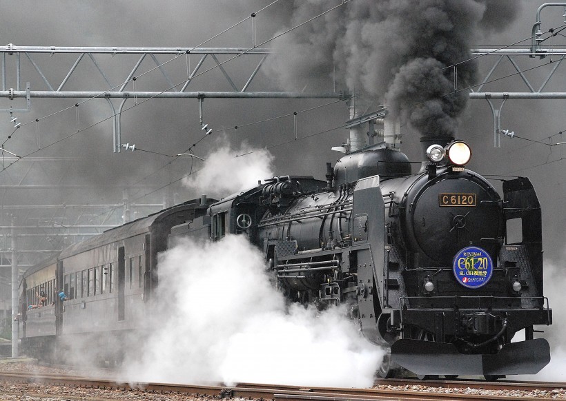 行驶中的蒸汽火车图片(10张)