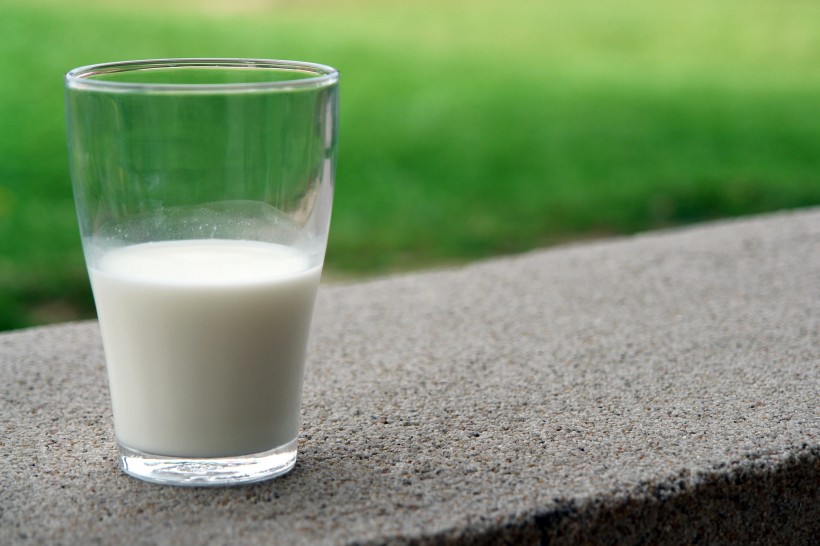 白色的纯牛奶图片(10张)