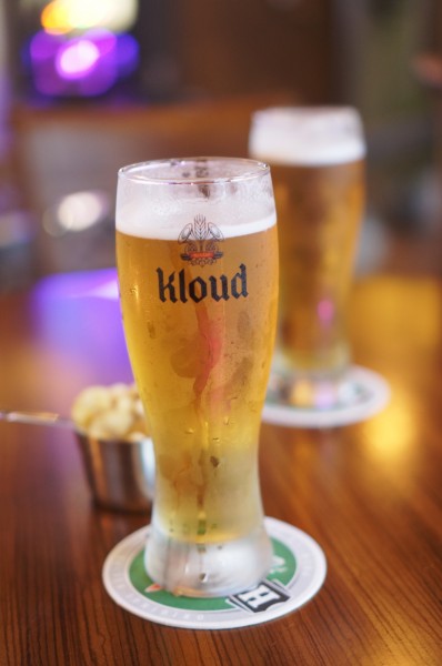 玻璃杯中的啤酒图片(16张)