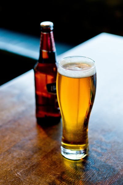 玻璃杯中的啤酒图片(12张)