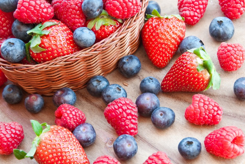 酸酸甜甜的草莓和蓝莓图片(15张)