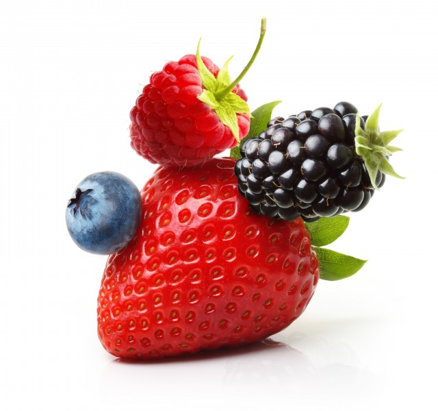 草莓蓝莓桑葚图片(9张)