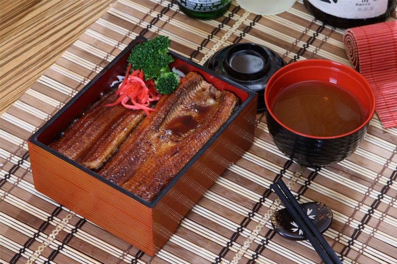 美味的日式鳗鱼饭图片(8张)