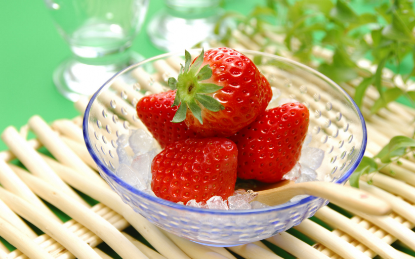 鲜嫩美味的草莓图片(20张)