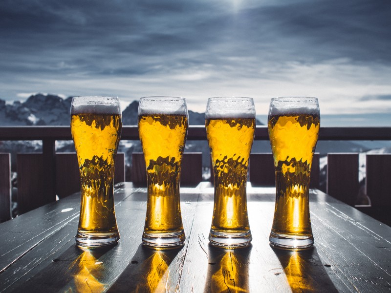 玻璃杯中的啤酒图片(11张)