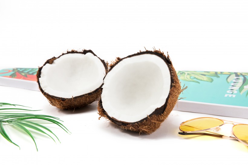切开的夏日椰子图片(8张)