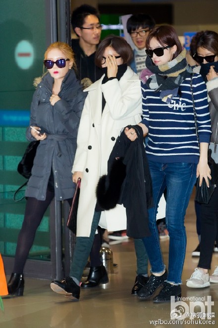 女团T-ara结束行程返韩 机场墨镜遮面显低调 Tara图片
