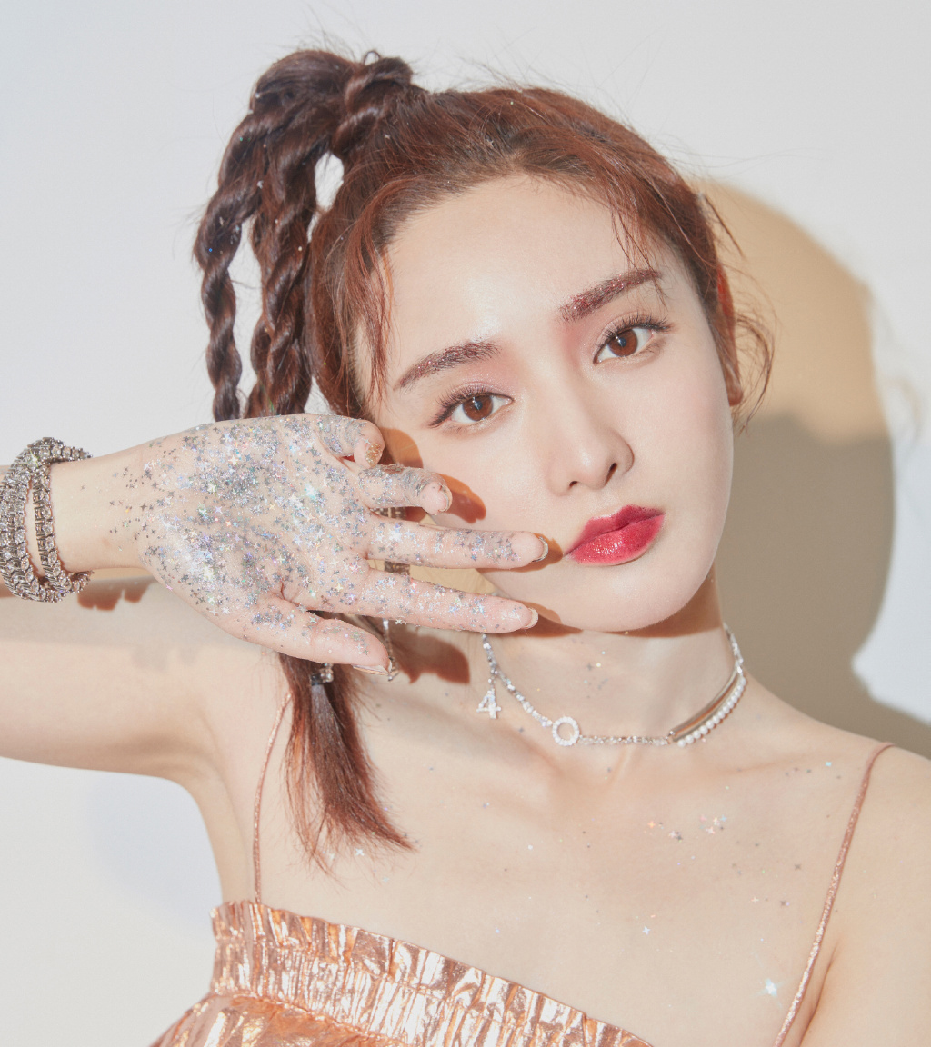 彭小苒性感灵动写真图片