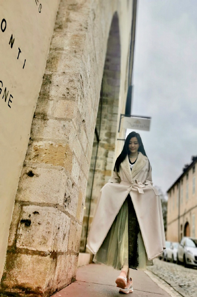 汤晶媚性感街拍写真图片