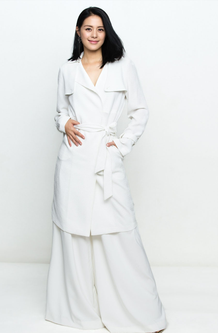 实力演员王力可清新简约白衣写真图片