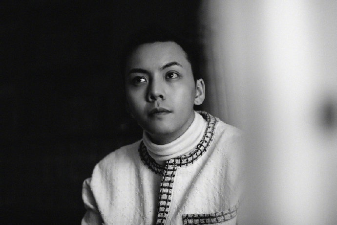 陈伟霆沉稳帅气写真图片
