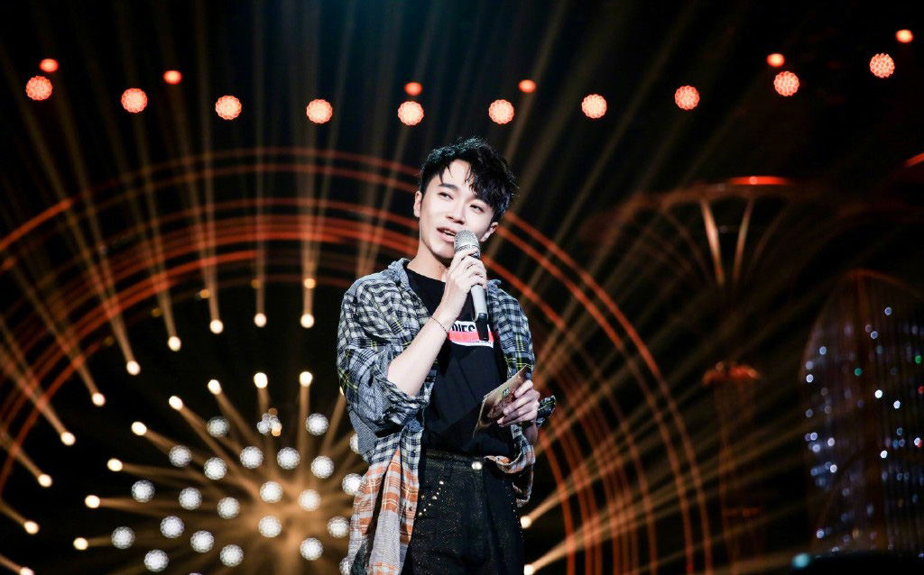 《歌手2019》吴青峰第六期舞台照片