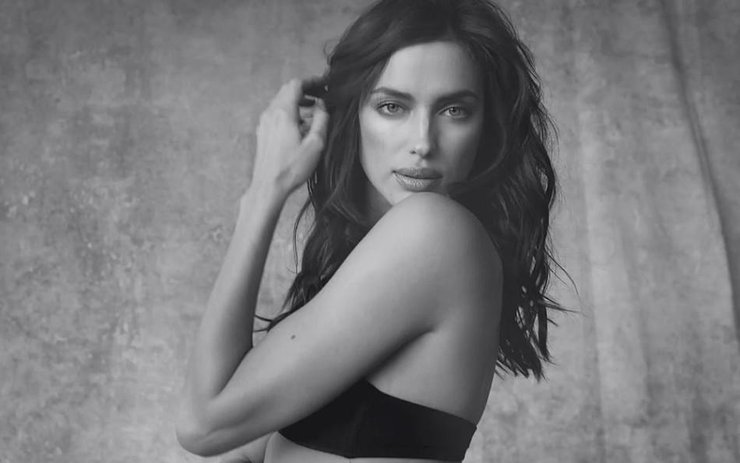 俄超模伊莉娜黑白写真秀玉腿美背