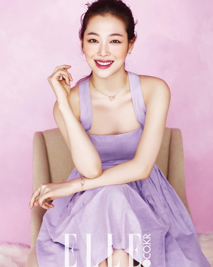 韩女星雪莉深V拍写真 鼻尖痣魅力加分