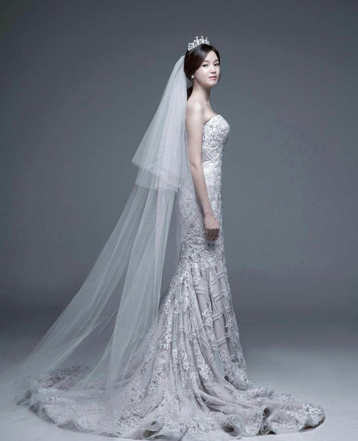 韩女星郑佳恩婚纱写真 尽展优雅气质