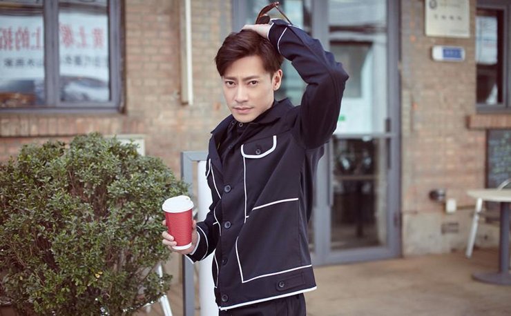 阮圣文街拍写真 清新穿搭显潮男范儿