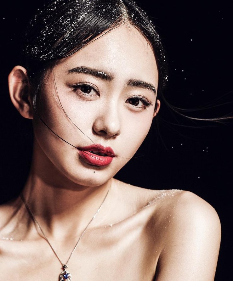 孙耀琦唯美写真曝光 媚眼红唇尽显女神范