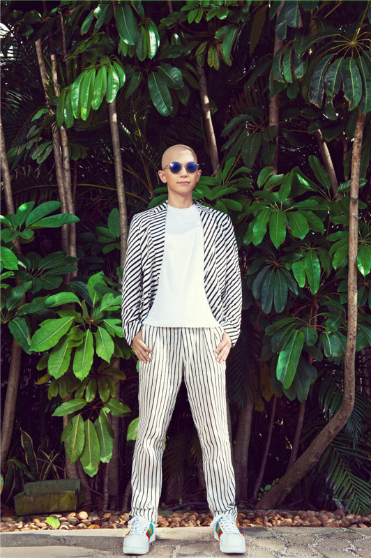 平安全新夏日清凉写真曝光 展型男魅力