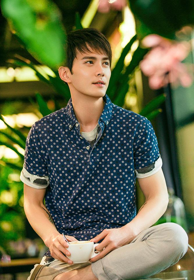 徐正曦最新写真曝光 尽显温柔暖男本色