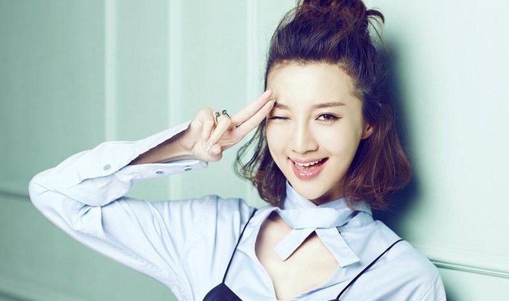 郑雅文清新大图曝光 尽显田园可爱风