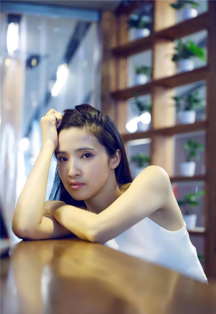 龚蓓苾知性锁骨杀 笑容清新优雅卖萌