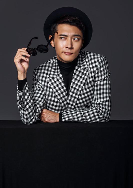 张丹峰最新写真曝光展时尚型男魅力