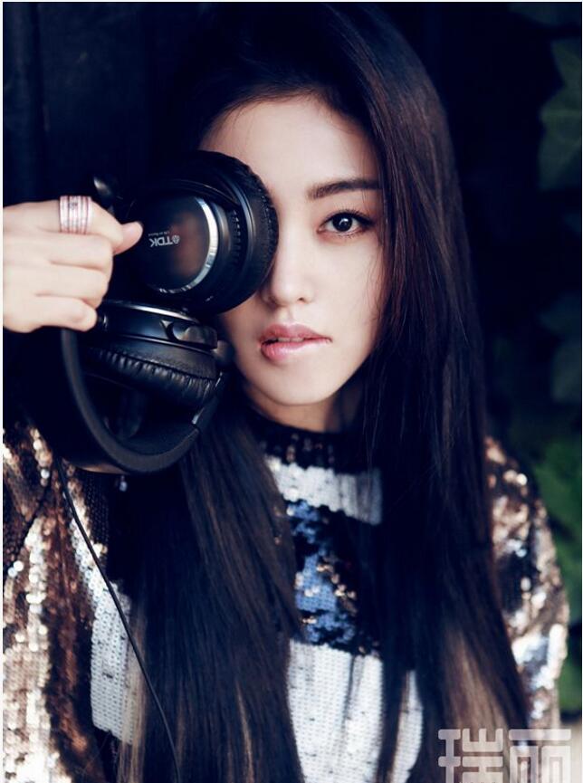 张天爱曝双生花封面 温暖高冷你爱哪一种