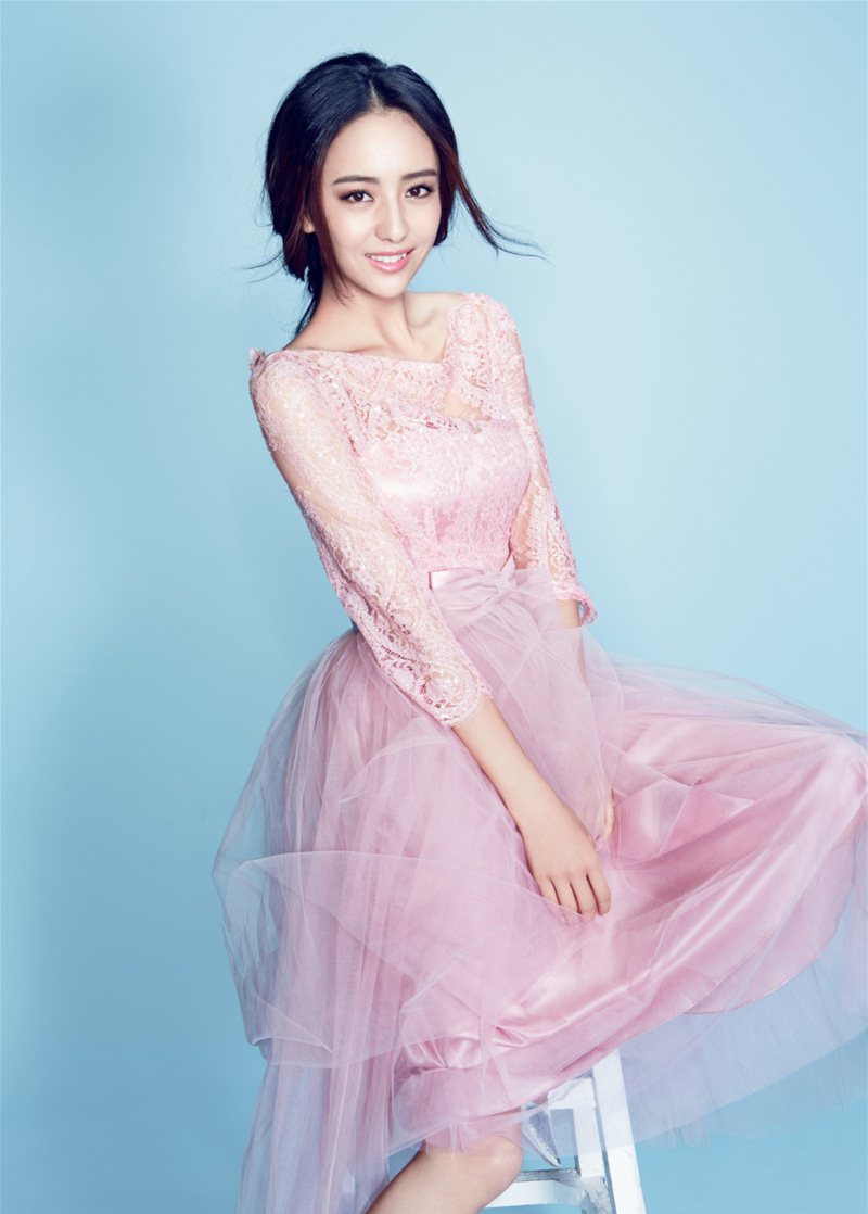 佟丽娅少女系写真曝光 粉红纱裙仙气十足