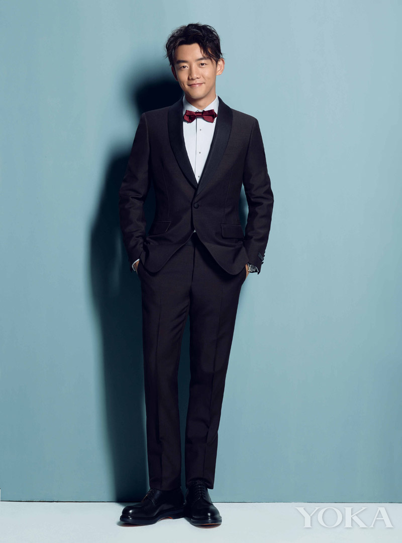 郑恺诠释西装杀时尚魅力无法挡