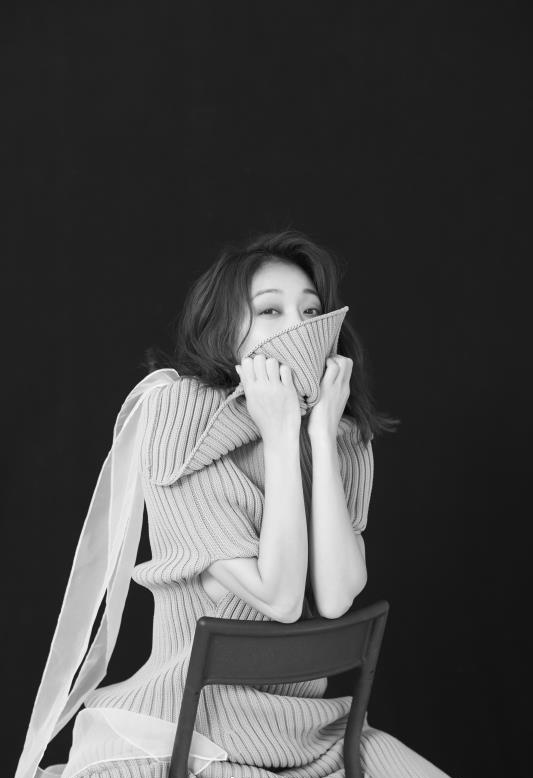 容祖儿唯美黑白专辑写真图片