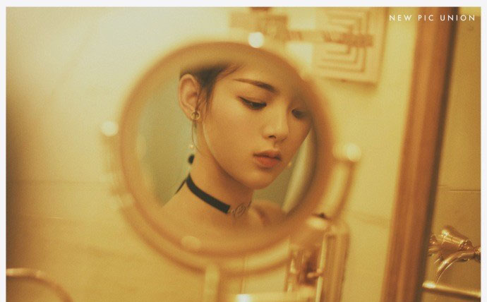 火箭少女101杨超越性感写真图片
