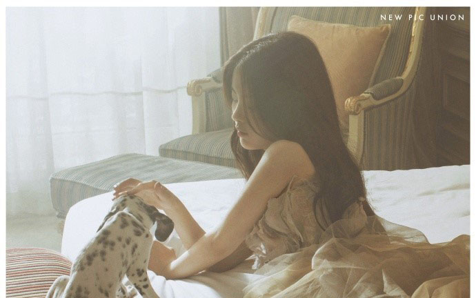 火箭少女101杨超越性感写真图片