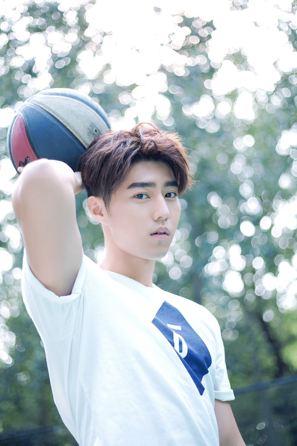 赵东泽运动风阳光男孩写真图片