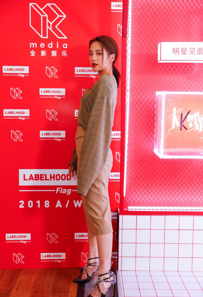 鬼鬼吴映洁成熟御姐风性感写真图片