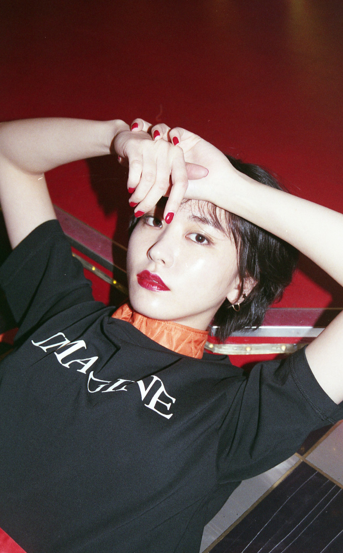 新垣结衣复古红唇性感魅力写真图片