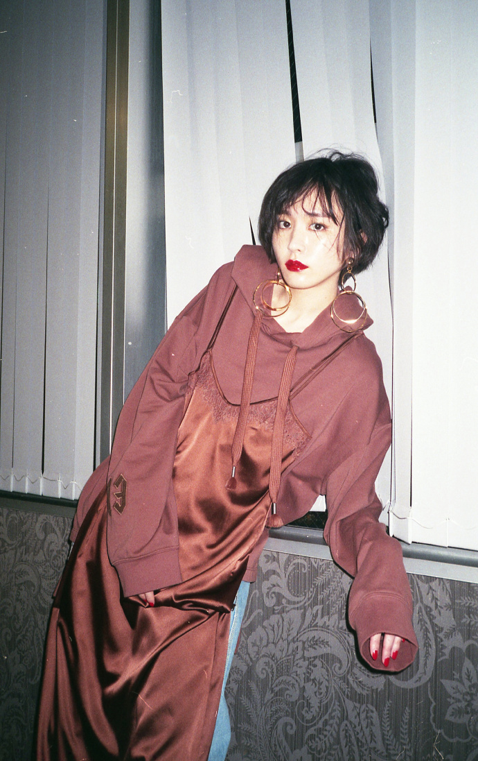 新垣结衣复古红唇性感魅力写真图片