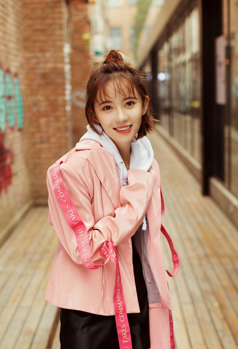 刘萌萌甜美街拍高清写真图片