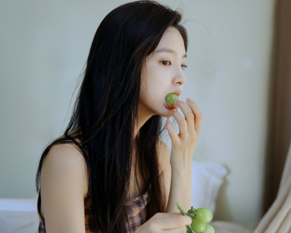 宝藏女孩章若楠高清图片