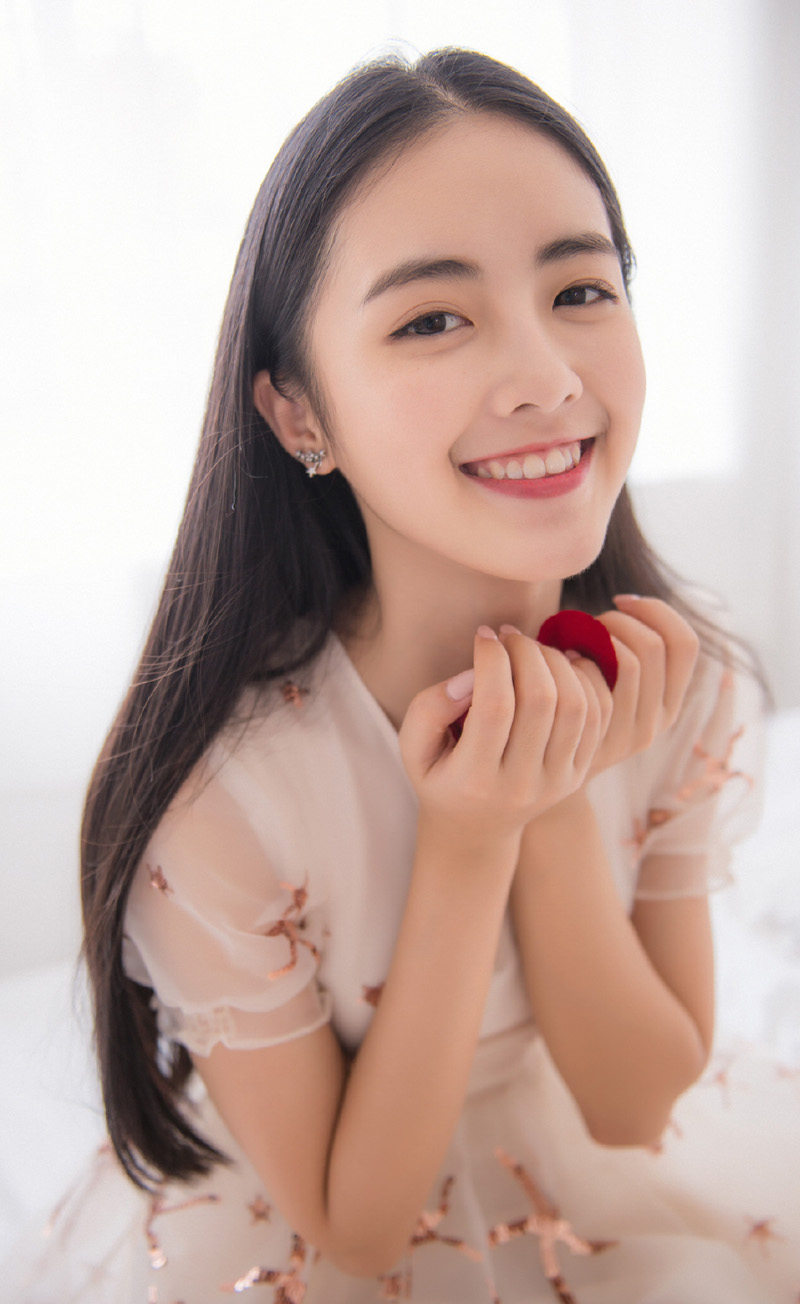 章乐韵温婉秀丽写真图片
