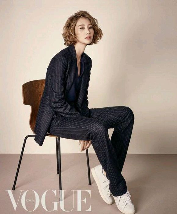 短发女王高俊熙时尚杂志图片