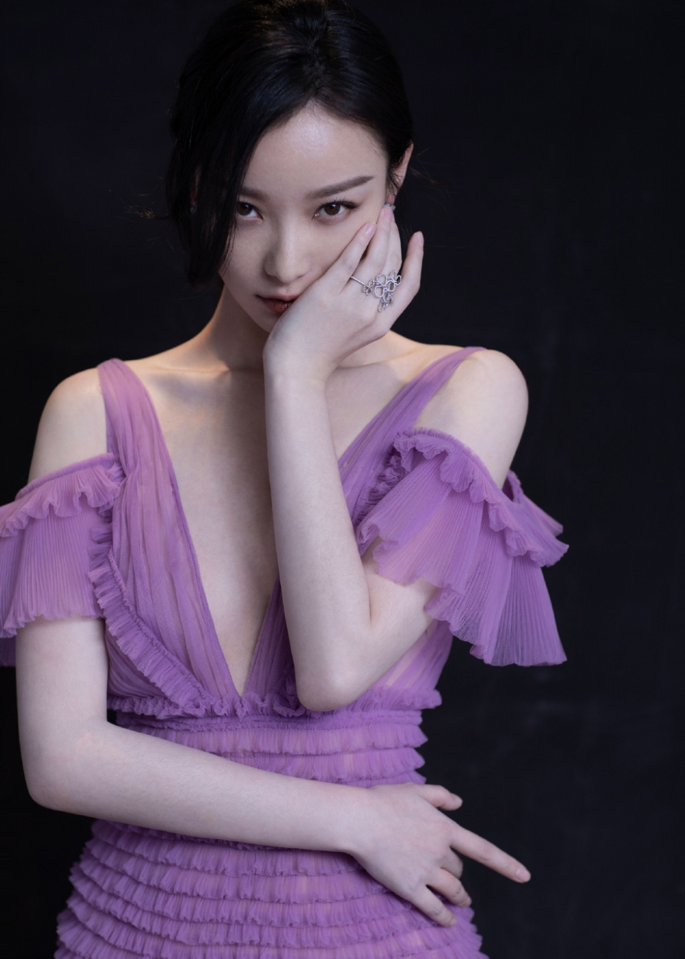 倪妮穿紫色仙女长裙写真图片欣赏