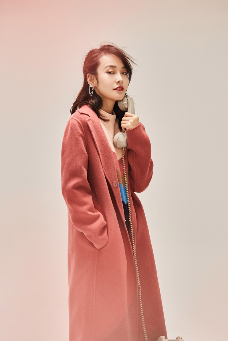 张佳宁性感妩媚时尚写真图片