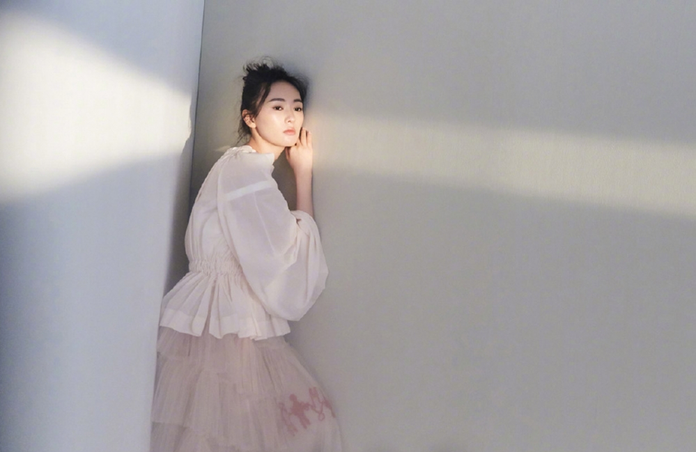 一组童瑶性感诱人时尚写真图片欣赏