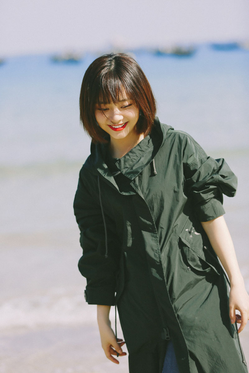 谭松韵清纯养眼唯美海边写真图片