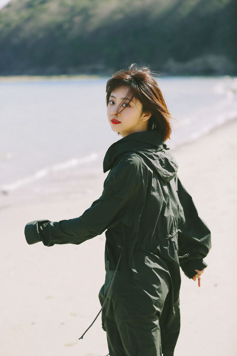 谭松韵清纯养眼唯美海边写真图片