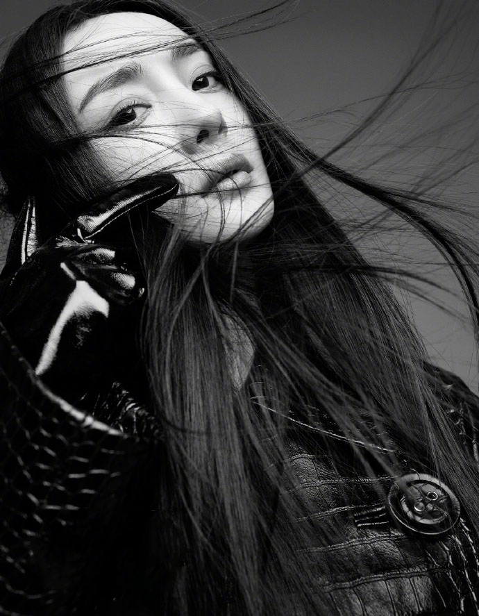 杨幂性感时尚写真黑白系列高清图片