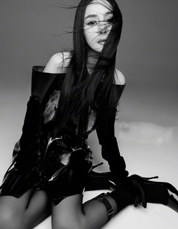 杨幂性感时尚写真黑白系列高清图片