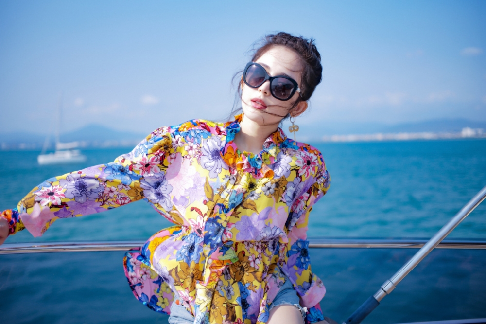 古力娜扎性感动人度假写真图片欣赏