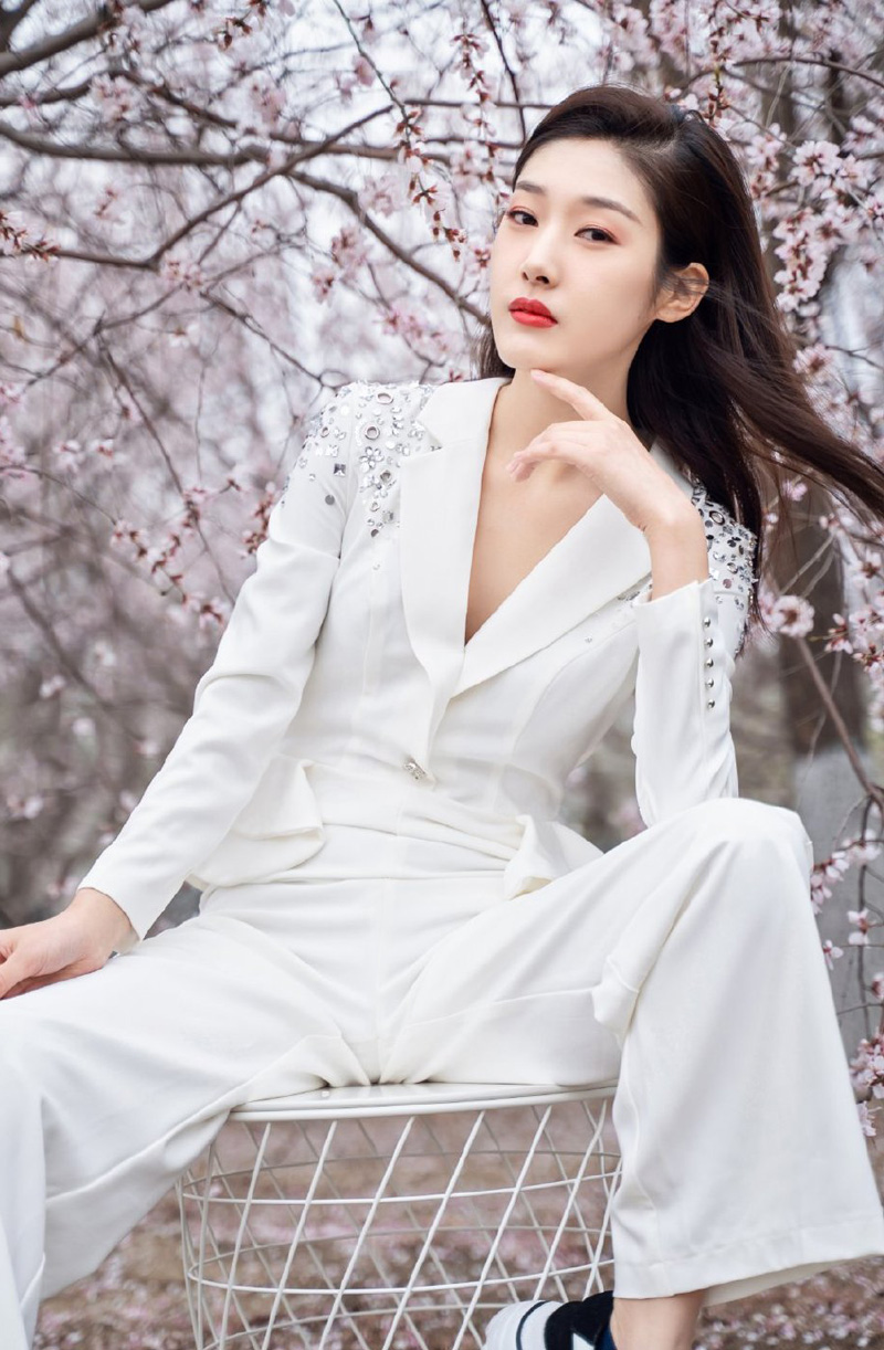 王双美艳迷人时尚杂志写真大片