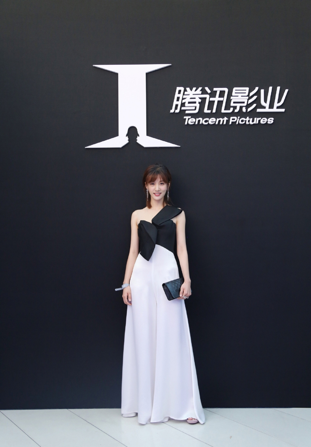徐悦发布会性感图片欣赏